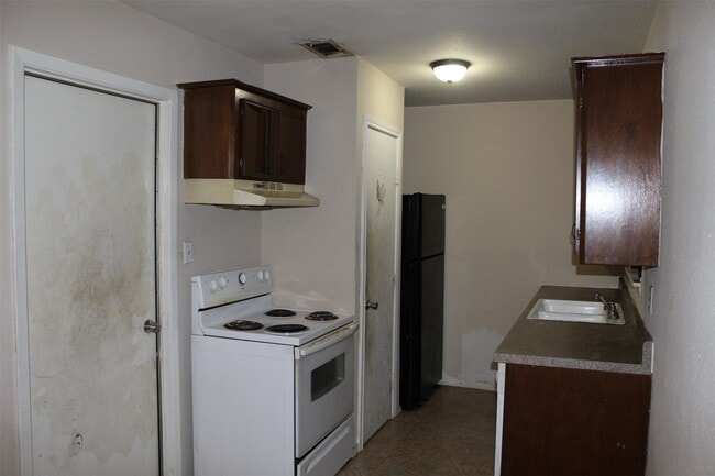 Building Photo - 8622 Brock Park Blvd