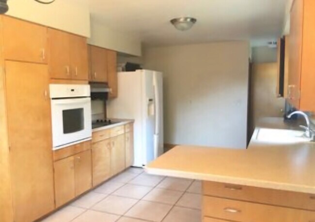 Foto del edificio - 1685 Glen Oak St