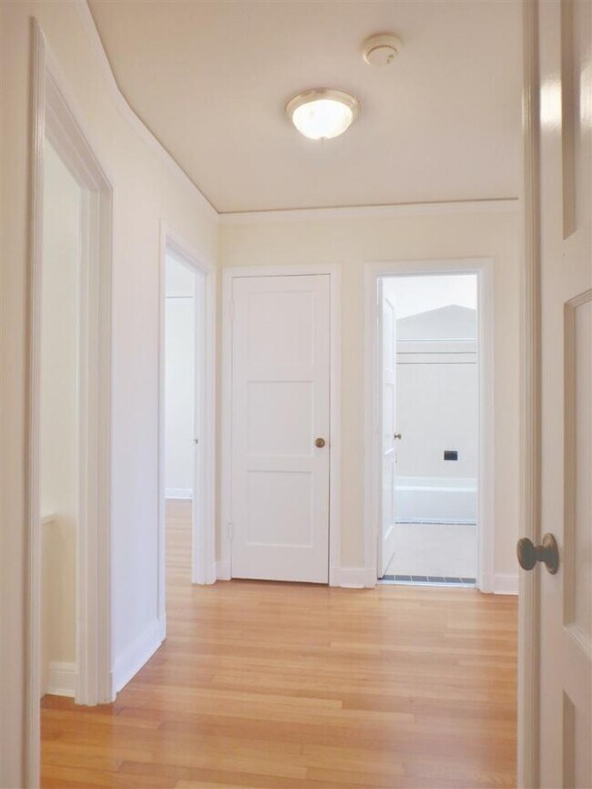 Building Photo - 1 bedroom in San Francisco CA 94122