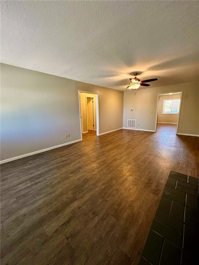 Foto del edificio - 14897 Dutchmans Dr