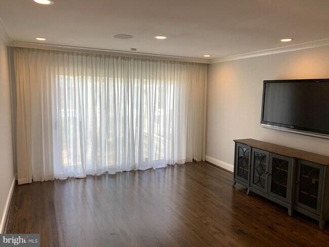 Foto del edificio - 759 Delaware Ave SW