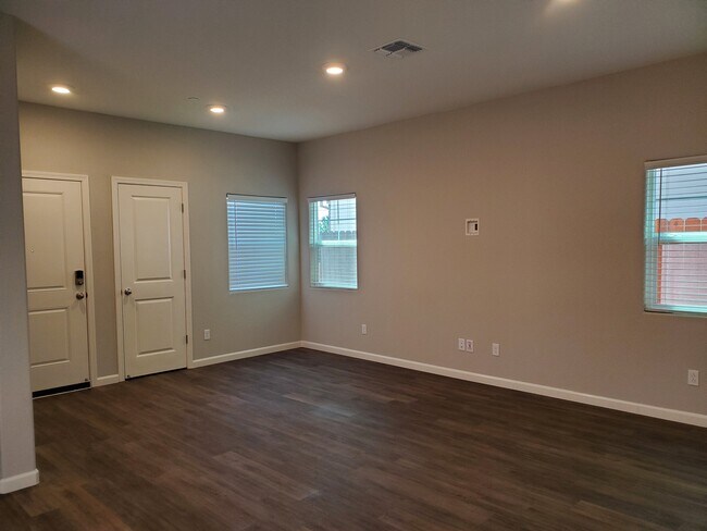 Building Photo - 853 Fenley Way