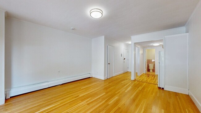 Building Photo - 513 Beacon St