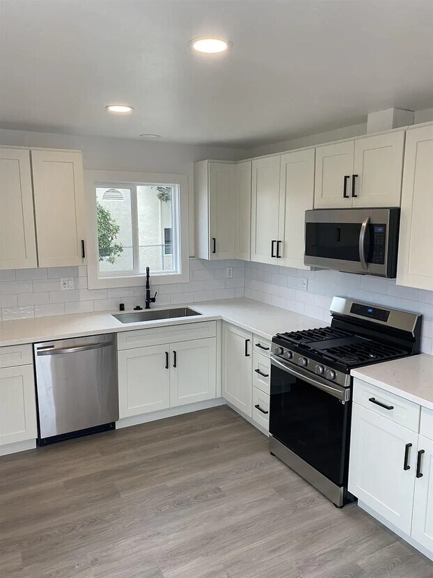 Foto principal - 6746 N Elman St