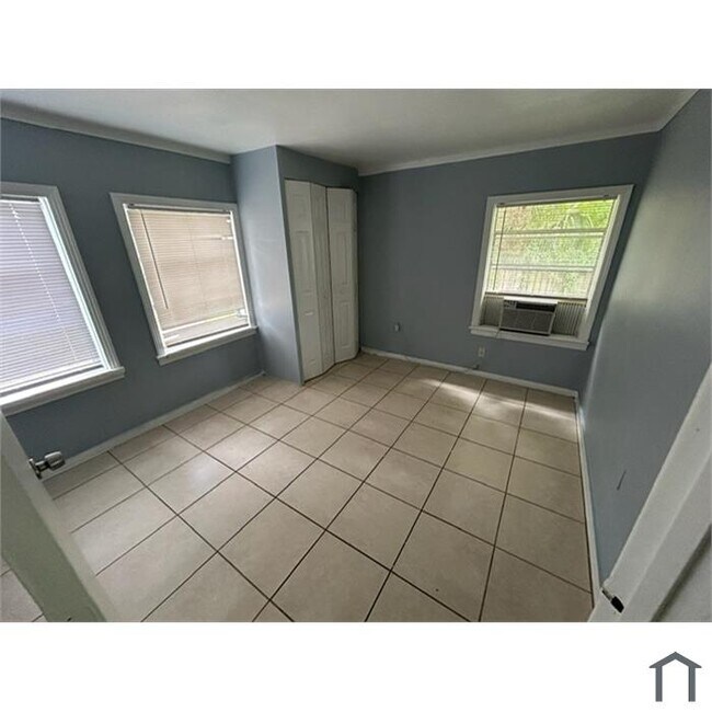 Building Photo - 1515 15th St W