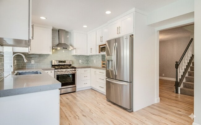 Building Photo - 470 Providence Ct