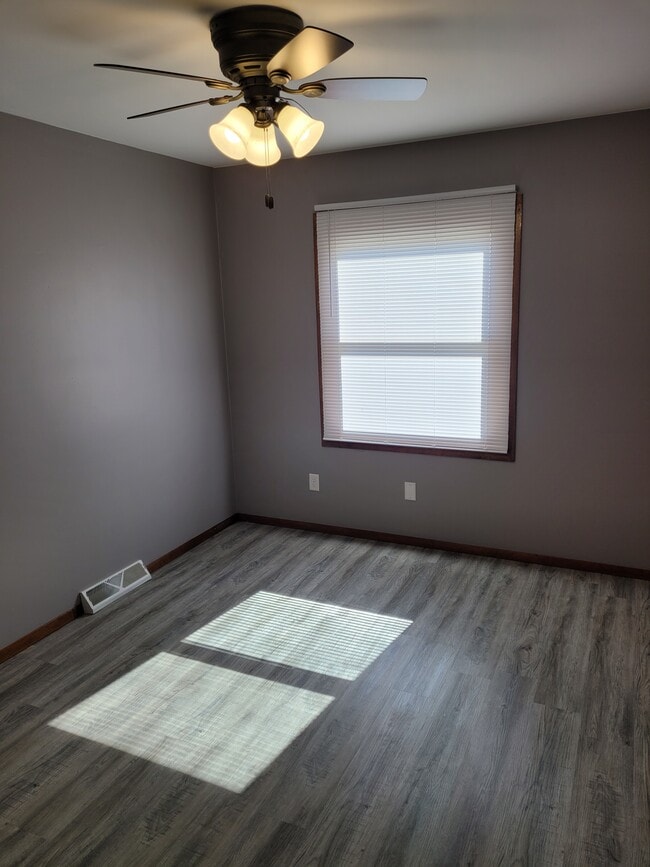 Building Photo - 1103 N Elmwood Ave
