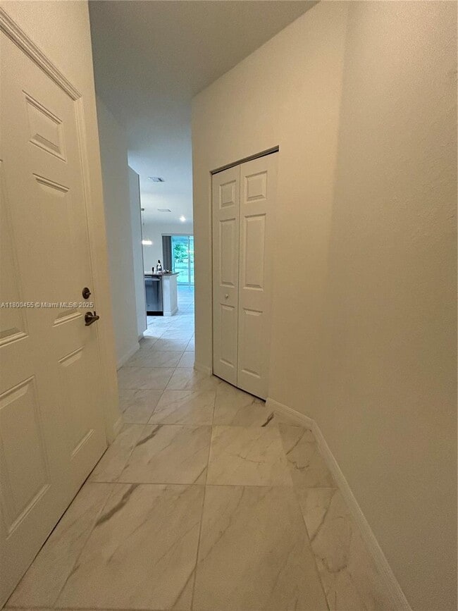 Building Photo - 4756 SW 63rd Ave