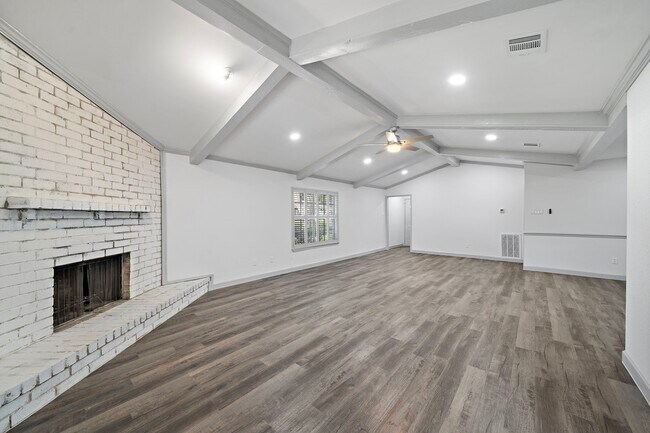 Foto del edificio - 1714 Huge Oaks St