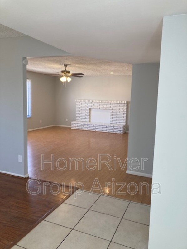 Building Photo - 3920 W Solano Dr N