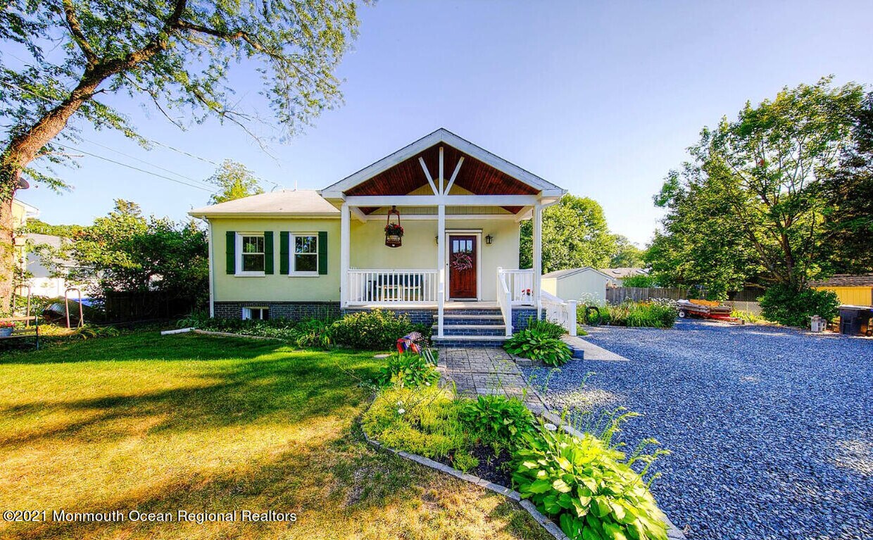 Primary Photo - 851 Bay Ave