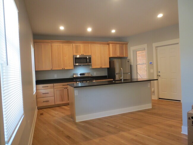 Foto del edificio - 4403 Franklin Blvd