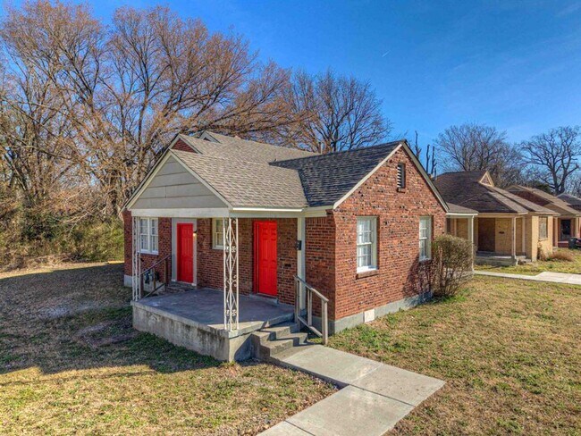 Building Photo - 1736 Edward Ave
