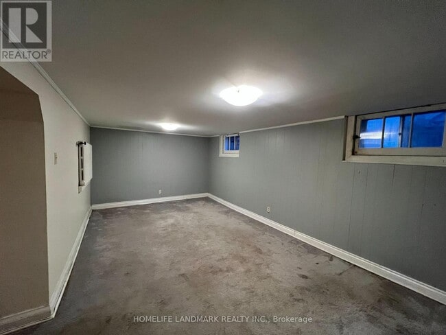 Building Photo - 11 Hutton Ave