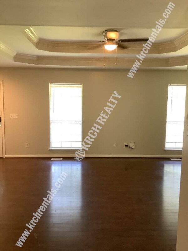 Building Photo - 3-Bed 2-Bath Home Located in a Quiet Neigh...