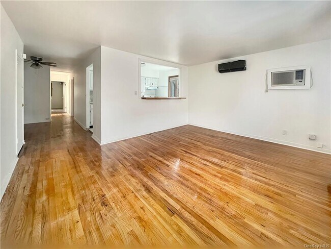 Foto del edificio - 5710 Mosholu Ave