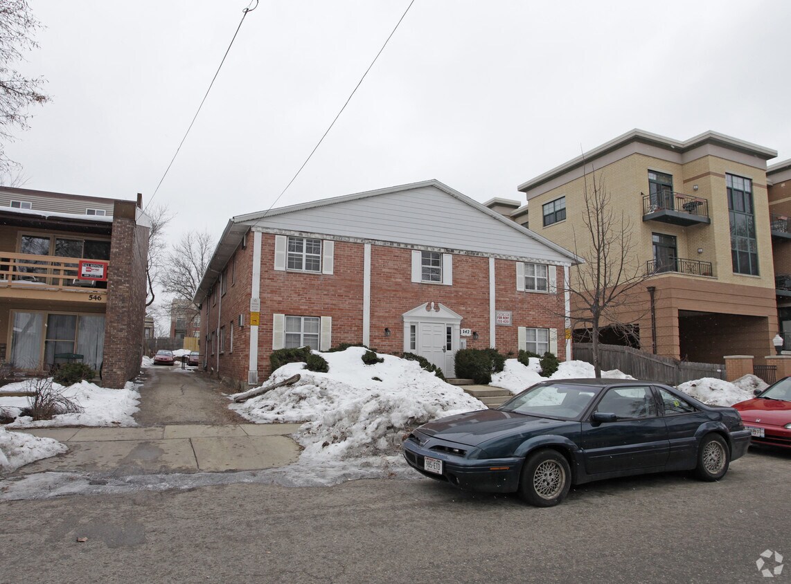 Primary Photo - 542 W Doty St