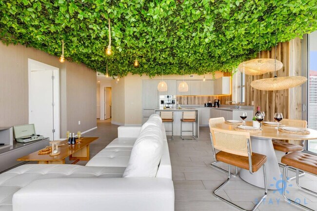 Building Photo - 4010 S Ocean Dr