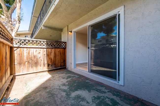 Building Photo - 642 Blythe Ct