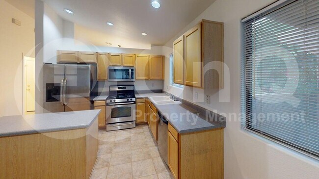 Building Photo - 6936 W Sauceda Dr