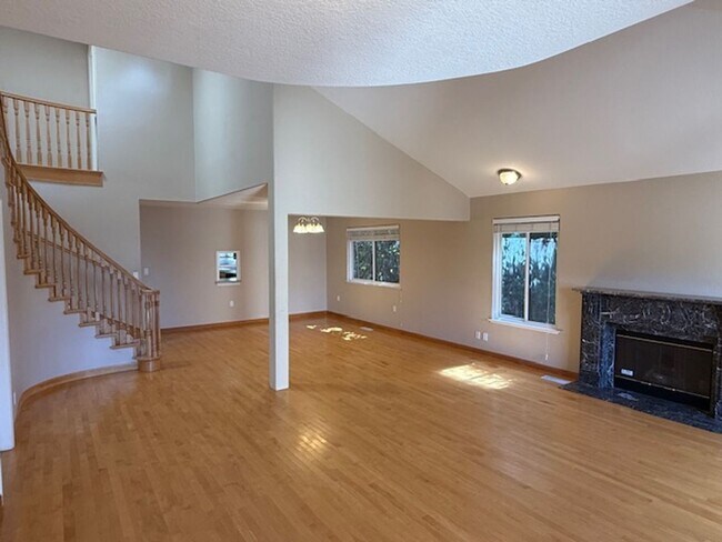 Building Photo - Massive 3-Bedroom El Cerrito Home Minutes ...