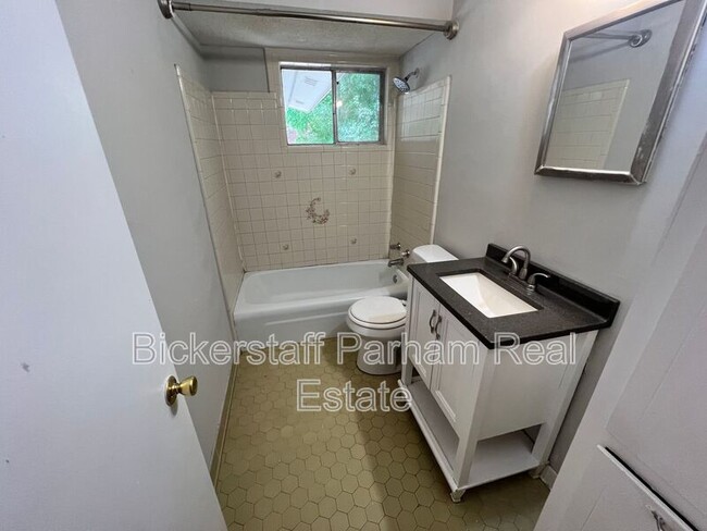 Foto del edificio - 5009 Trussell Ave