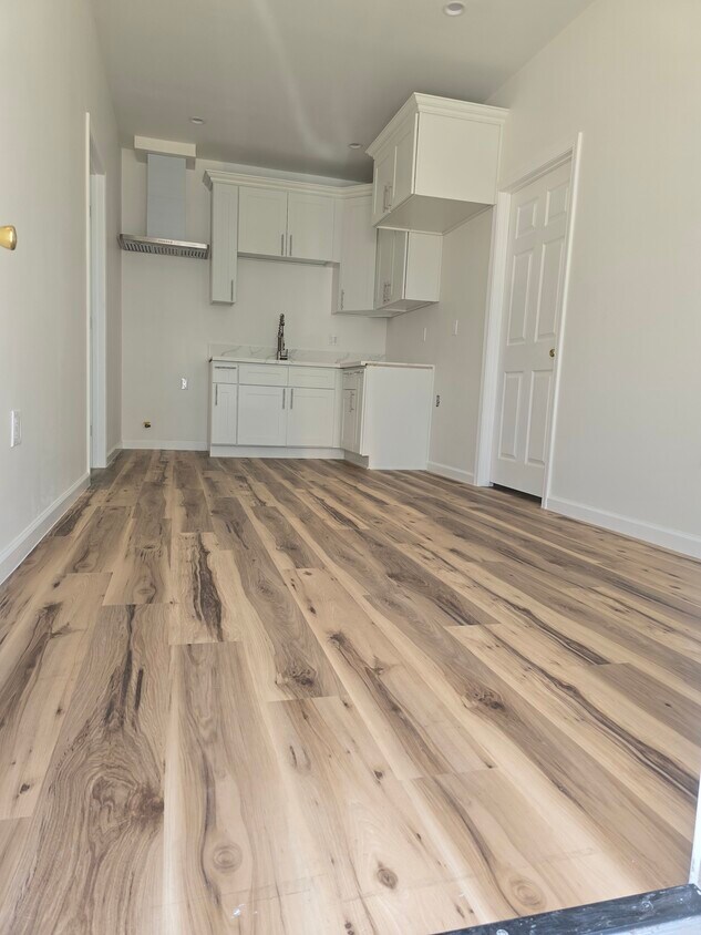 Foto principal - 4770 Willow Brook Ave