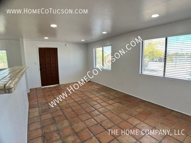 Building Photo - 601 S Bryant Ave Unit A