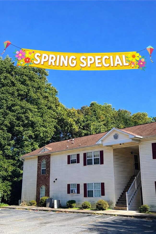 Building Photo - 1806 Woods Ln