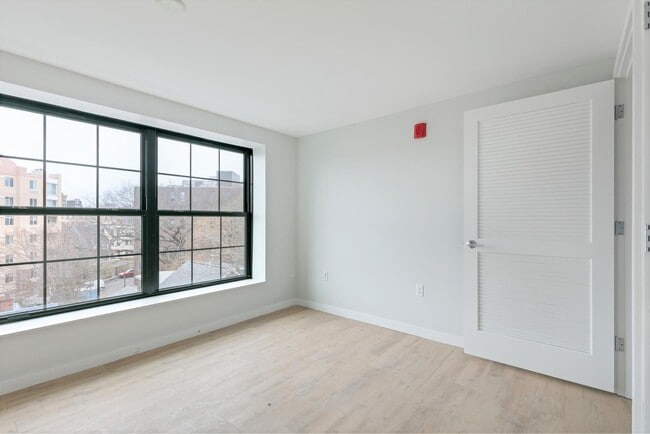 Building Photo - 13 Soden St