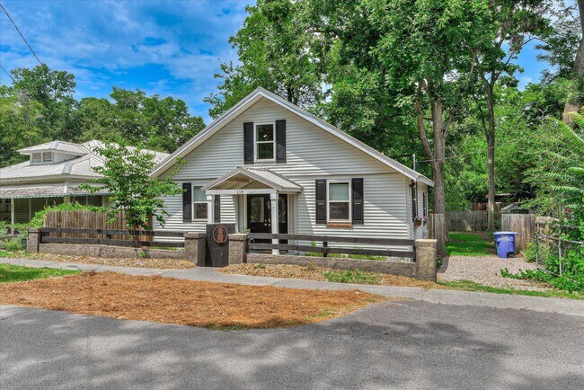 Foto del edificio - 116 Edgefield Ave NW