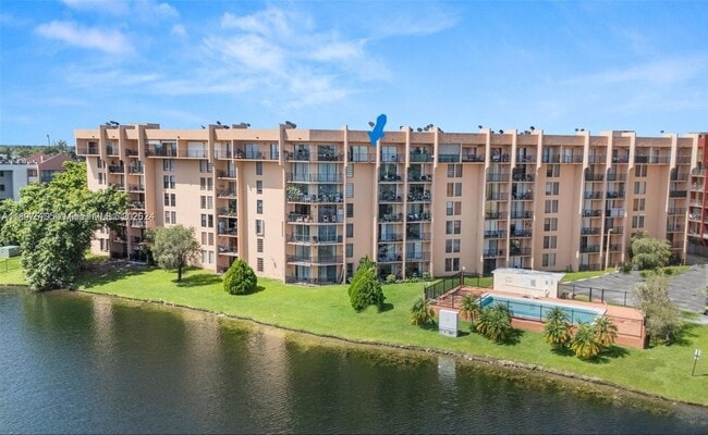 Building Photo - 9688 Fontainebleau Blvd