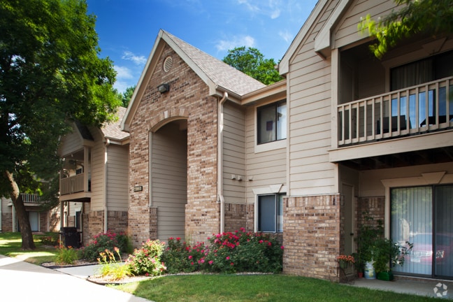 Broadmoor Apartments At Jordan Creek