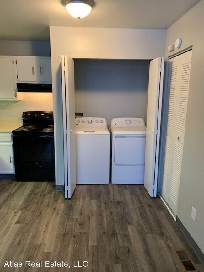 Building Photo - 506-534 Comanche Village Dr