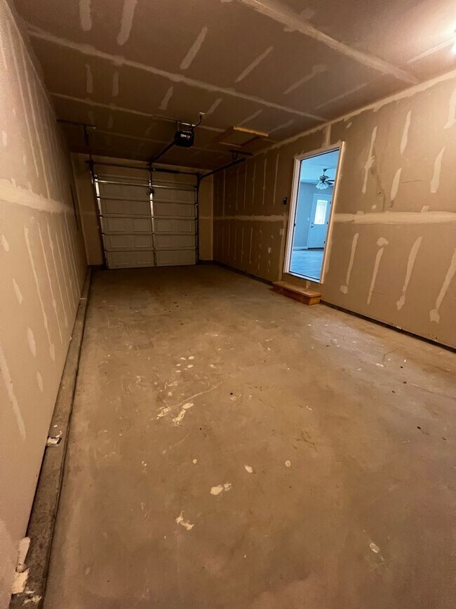 Building Photo - 106 Springfield Hts Dr