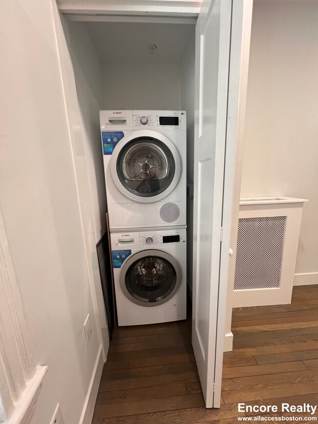 Building Photo - 11 Peterborough St