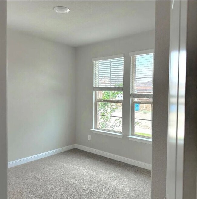 Foto del edificio - 1216 Southwark Dr