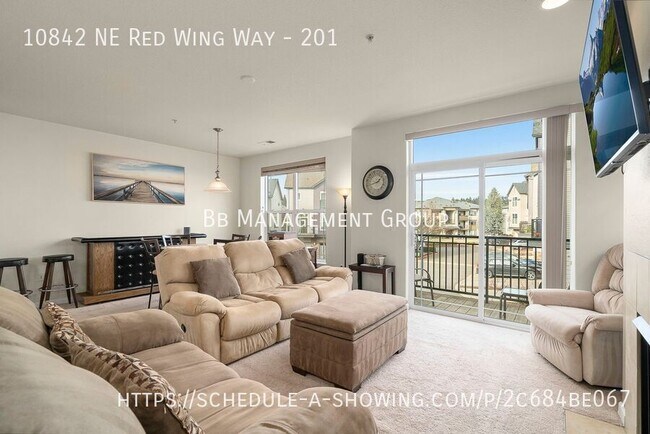 Building Photo - Prime Tanabourne Townhome! Open Floor Plan...
