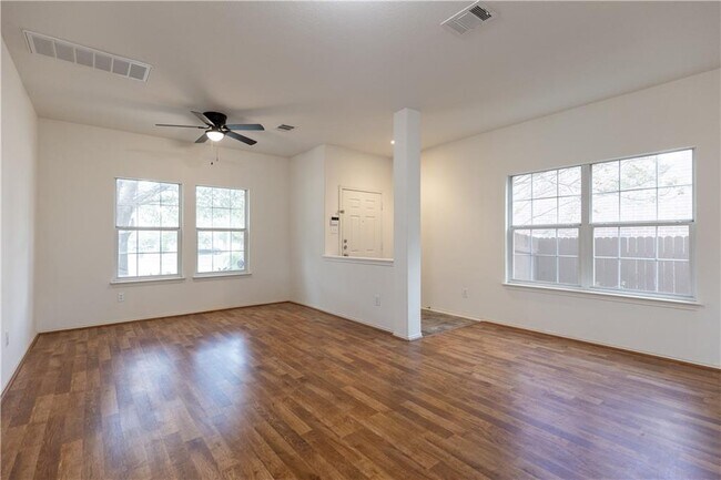 Building Photo - 2108 Cottontail Dr