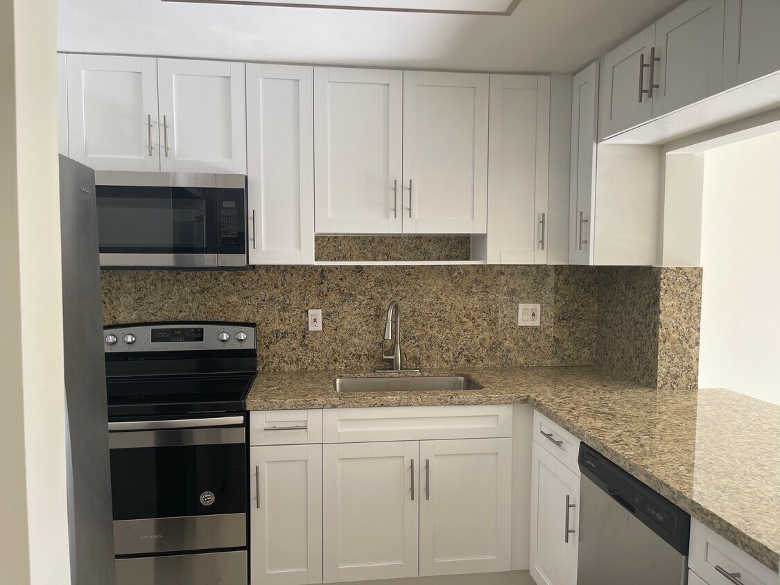 Remodelado completamente !!! Bellísimo - 6090 W 18th Ave