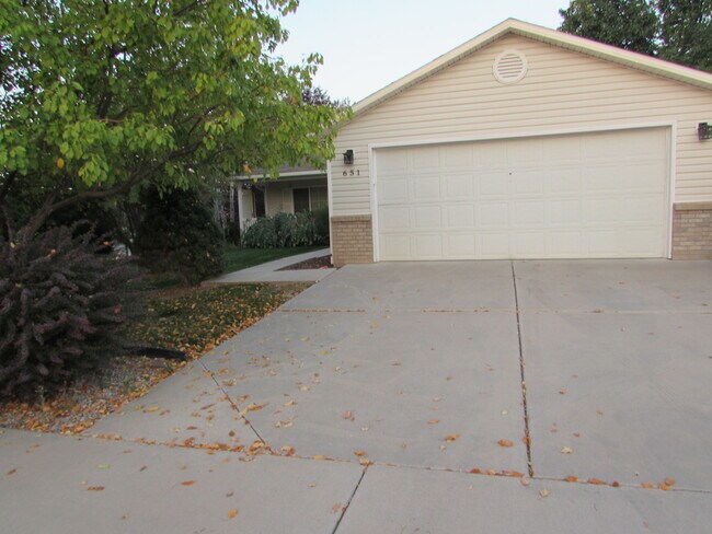 Building Photo - 651 Hudson Bay Ct