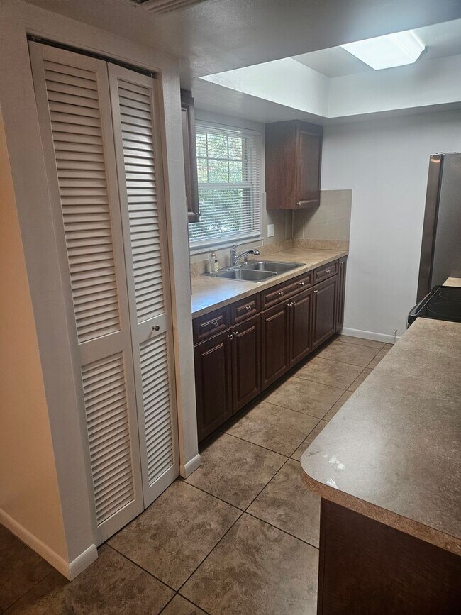 Building Photo - Charming 1-Bedroom 1-Bath Condo in 55+ Com...