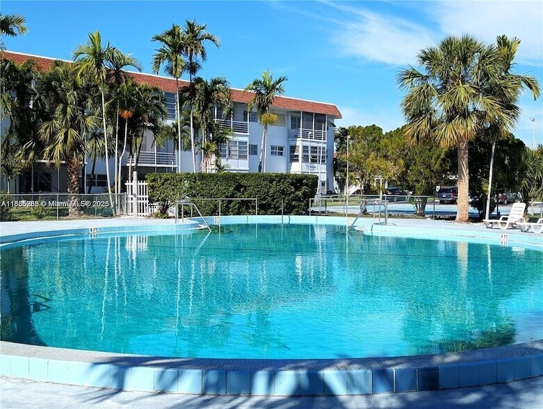 Foto principal - 1280 NW 43rd Ave