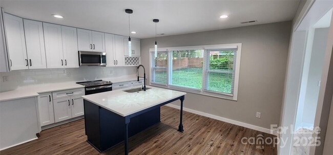 Building Photo - 2000 Tyvola Rd