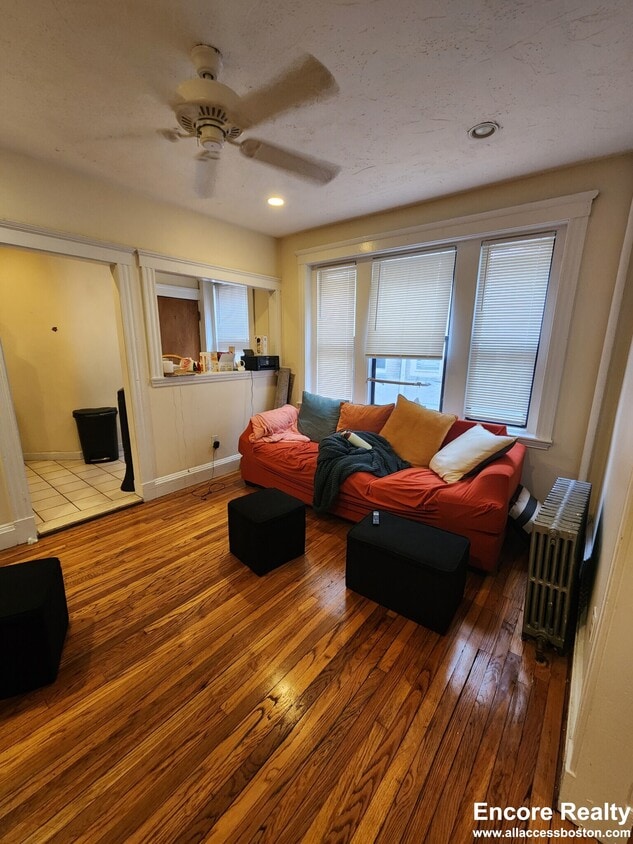 Primary Photo - 200 Kelton St