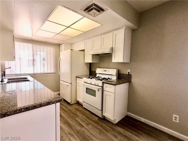 Foto del edificio - 1405 E Vegas Valley Dr
