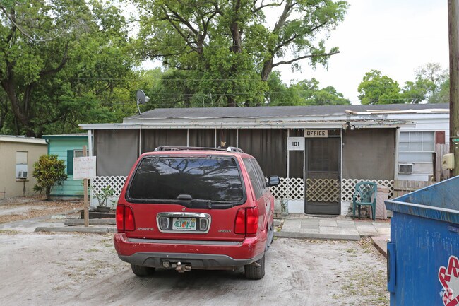 Building Photo - Dickson Mobile Home Park