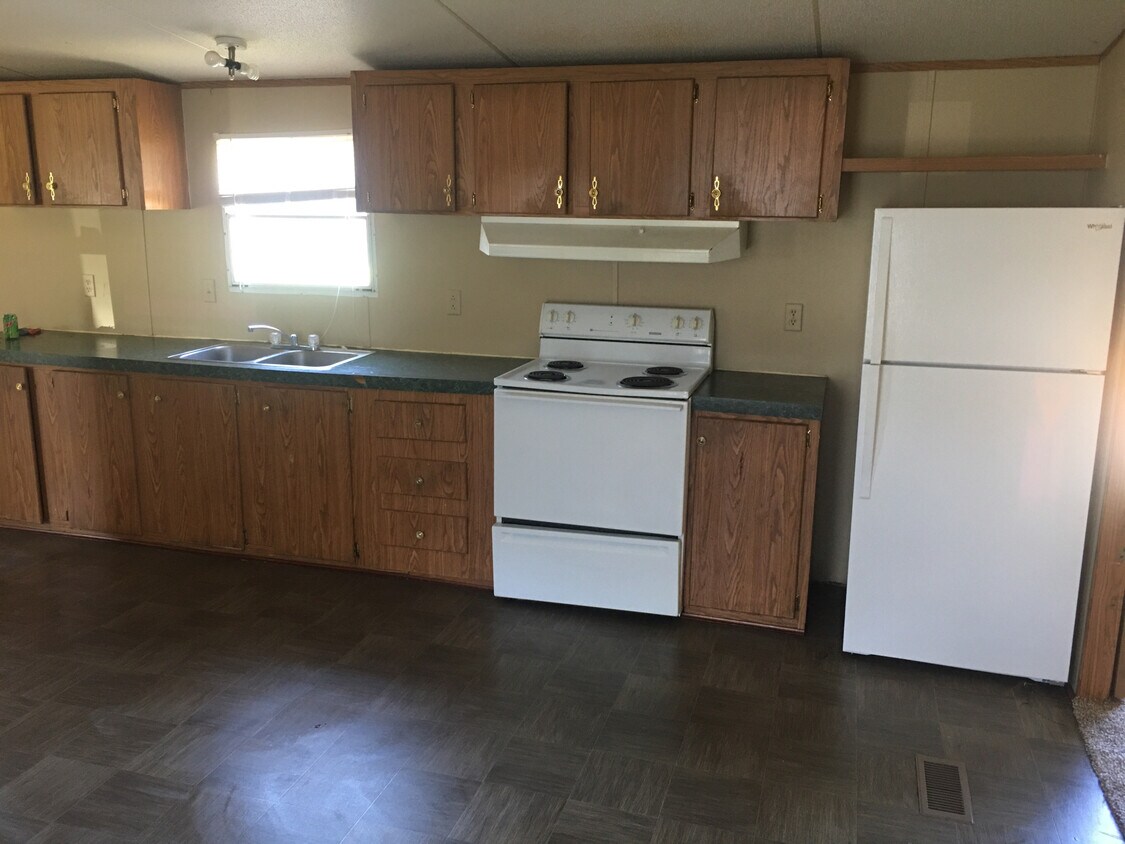 Primary Photo - 100 Green Cherry Rd