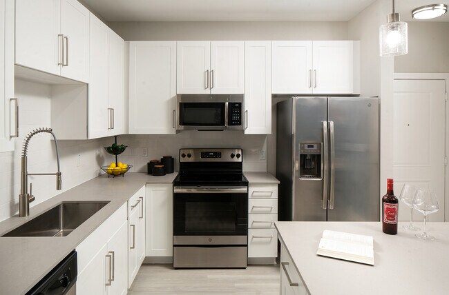Foto del edificio - Residences at Westshore Marina