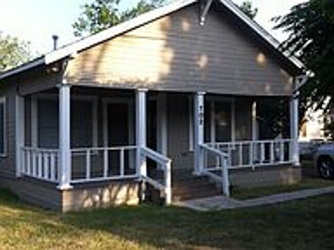Building Photo - Available for May Move in!  Cute 2 bedroom 2 bathroom house near Downtown Bryan